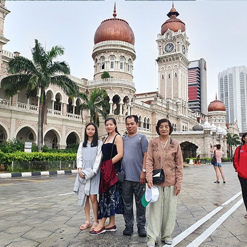 Gia đình Cô Hồng (Bạc Liêu) tua đi hay lắm con, ăn ngon, khách sạn đẹp, thằng HDV vui tính mà nhiệt tình, nó còn chuẩn bị nước mắm, muối tiêu rồi thuốc men cho cả đoàn đúng rất tâm lý hiểu khách hàng, lần sau có đi chắc chắn sẽ liên hệ với con nữa.